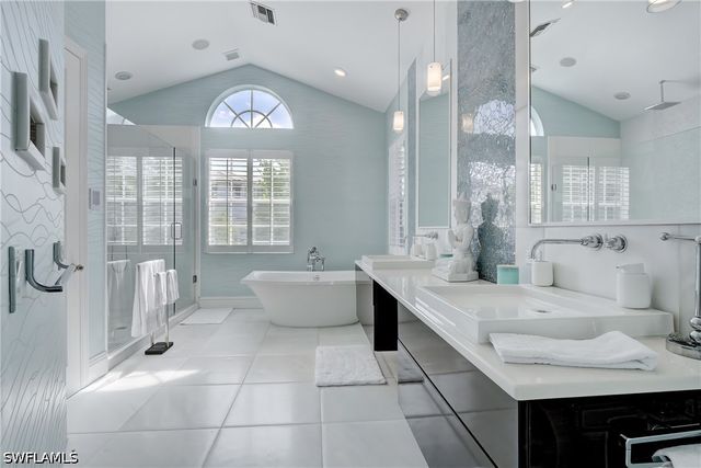 687 9th AVE S, Naples, FL 34102