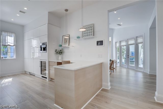 687 9th AVE S, Naples, FL 34102