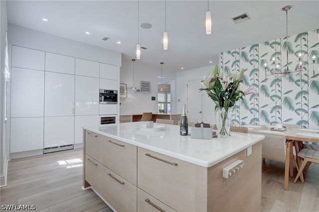 687 9th AVE S, Naples, FL 34102