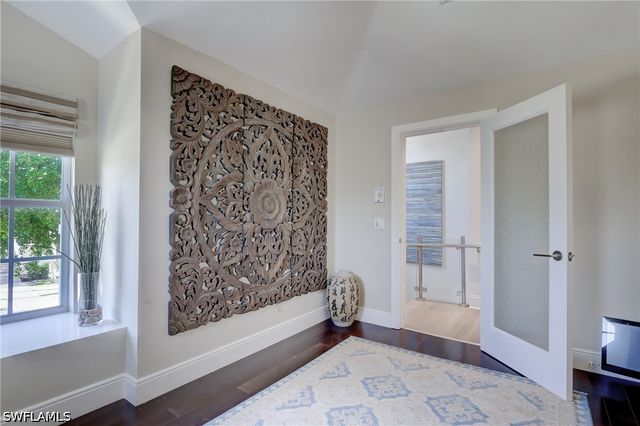 687 9th AVE S, Naples, FL 34102