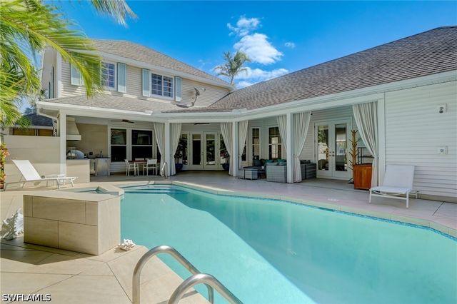 687 9th AVE S, Naples, FL 34102
