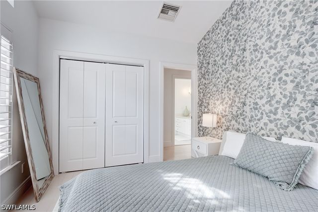 687 9th AVE S, Naples, FL 34102
