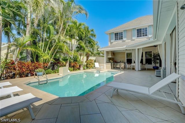 687 9th AVE S, Naples, FL 34102