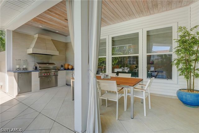 687 9th AVE S, Naples, FL 34102