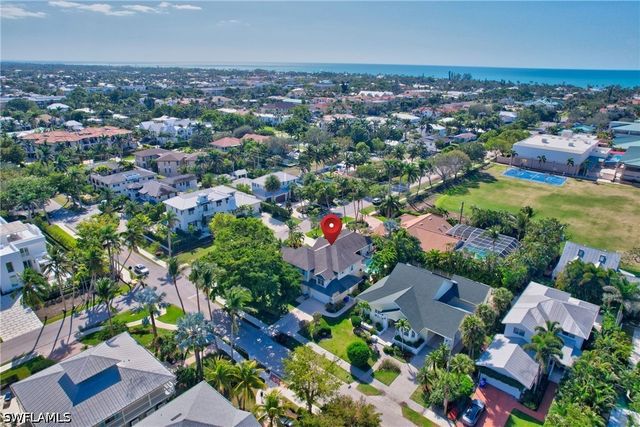 687 9th AVE S, Naples, FL 34102
