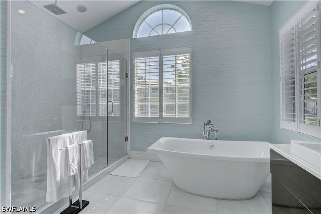 687 9th AVE S, Naples, FL 34102