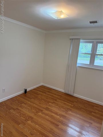 22650 Glenmoor Heights, Farmington Hills, MI 48336
