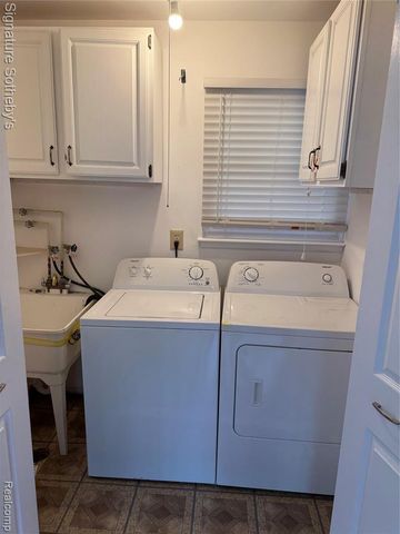 22650 Glenmoor Heights, Farmington Hills, MI 48336