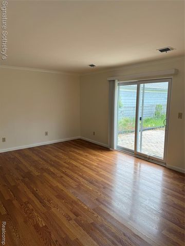 22650 Glenmoor Heights, Farmington Hills, MI 48336