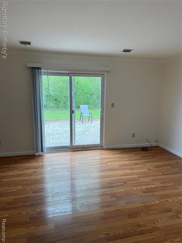 22650 Glenmoor Heights, Farmington Hills, MI 48336