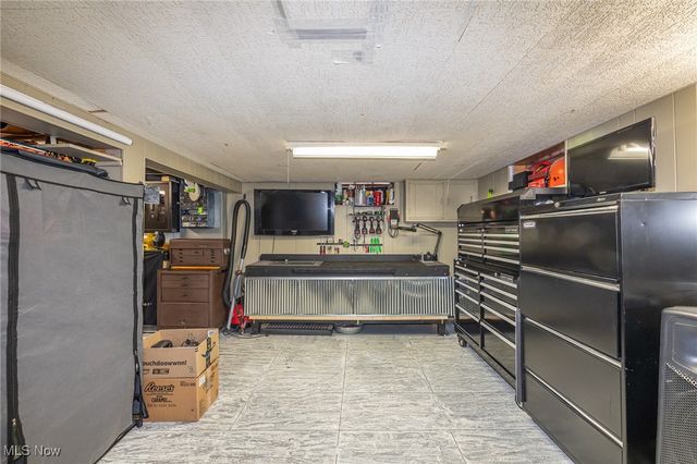 11901 Mortimer Avenue, Cleveland, OH 44111