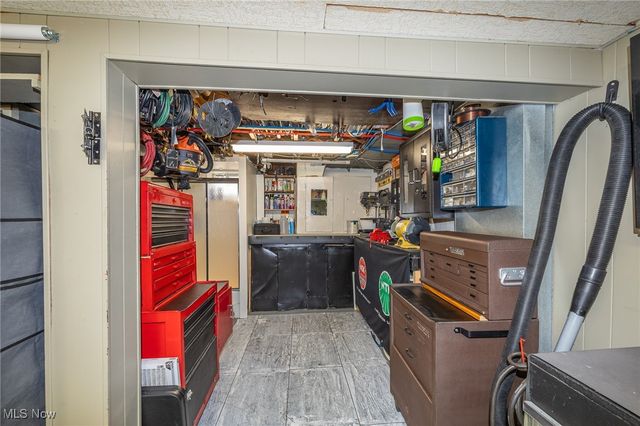 11901 Mortimer Avenue, Cleveland, OH 44111