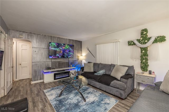 11901 Mortimer Avenue, Cleveland, OH 44111