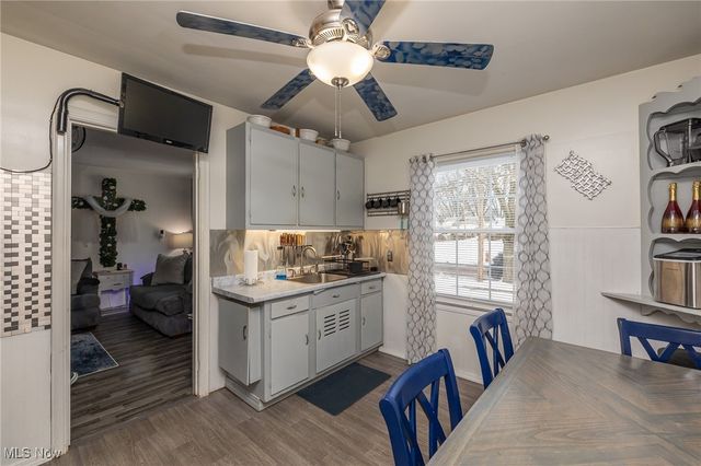 11901 Mortimer Avenue, Cleveland, OH 44111