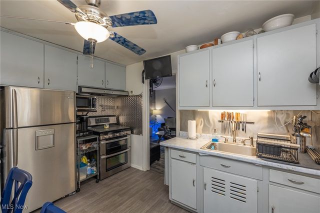 11901 Mortimer Avenue, Cleveland, OH 44111