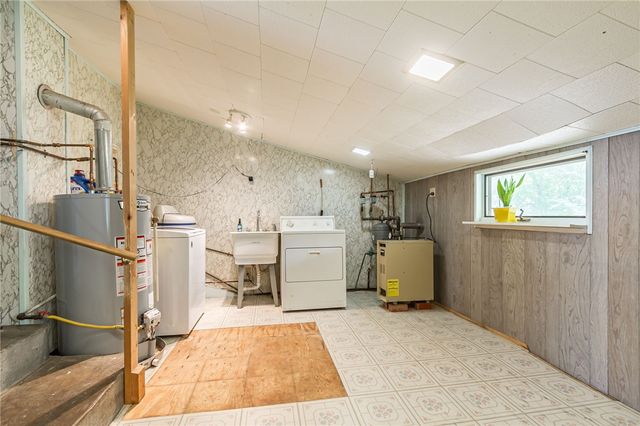 39 South Ave, East Bloomfield, NY 14469