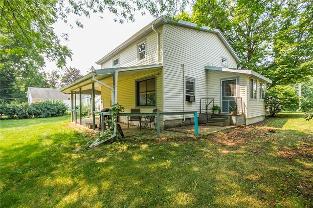 39 South Ave, East Bloomfield, NY 14469