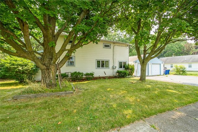 39 South Ave, East Bloomfield, NY 14469