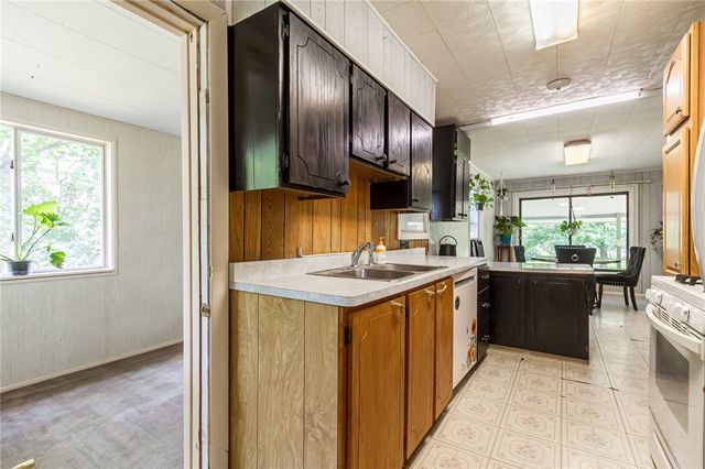 39 South Ave, East Bloomfield, NY 14469