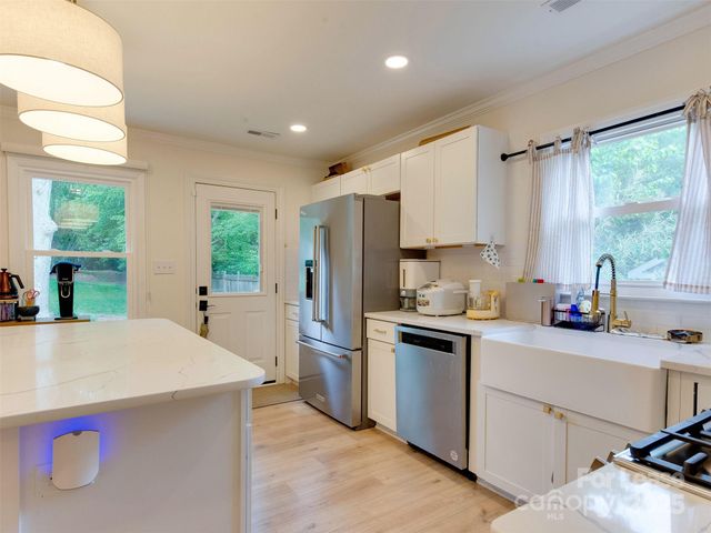 619 Fence Post Lane, Matthews, NC 28105