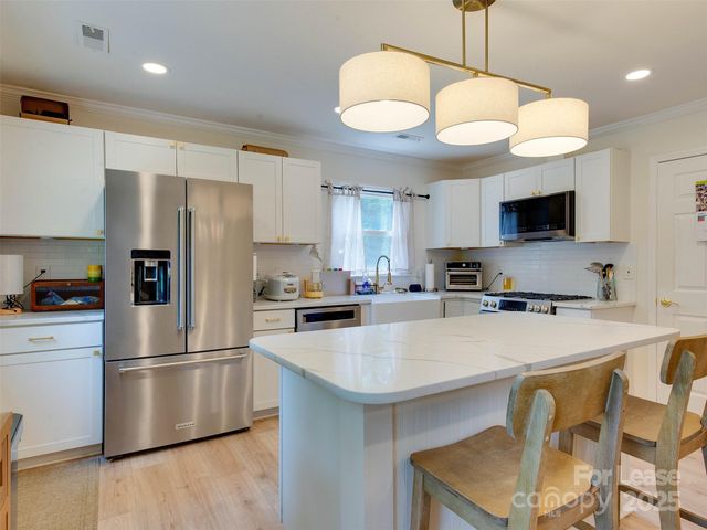 619 Fence Post Lane, Matthews, NC 28105