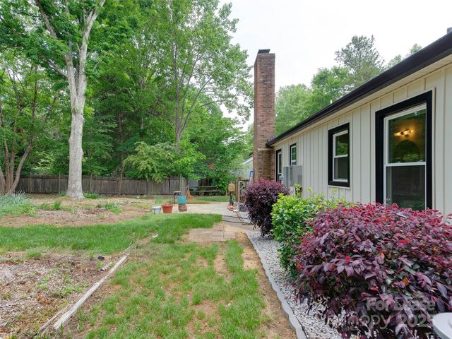 619 Fence Post Lane, Matthews, NC 28105