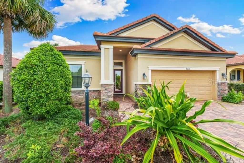 Image 2 of property listing at 4653 ROYAL DORNOCH CIRCLE, Bradenton, FL 34211