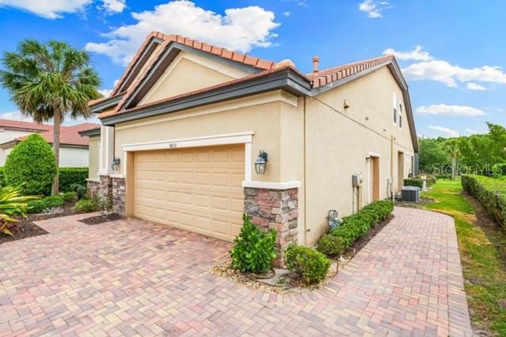 Image 3 of property listing at 4653 ROYAL DORNOCH CIRCLE, Bradenton, FL 34211