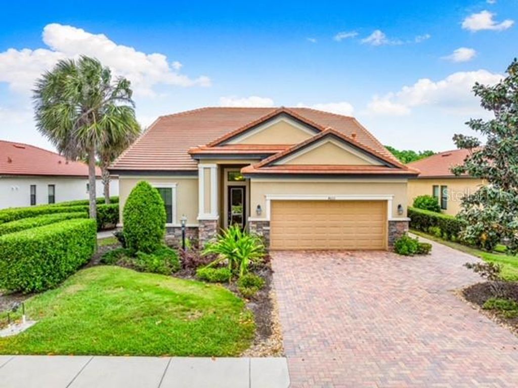 Image 4 of property listing at 4653 ROYAL DORNOCH CIRCLE, Bradenton, FL 34211