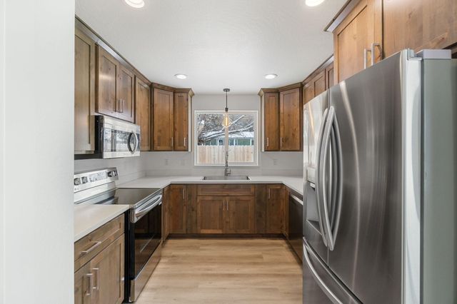 5963 Delaware Avenue, Klamath Falls, OR 97603