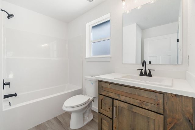 5963 Delaware Avenue, Klamath Falls, OR 97603