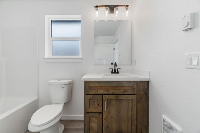 5963 Delaware Avenue, Klamath Falls, OR 97603