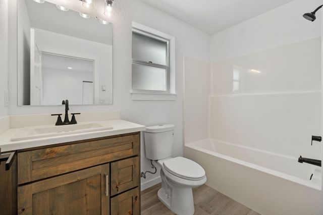 5963 Delaware Avenue, Klamath Falls, OR 97603