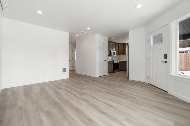 5963 Delaware Avenue, Klamath Falls, OR 97603