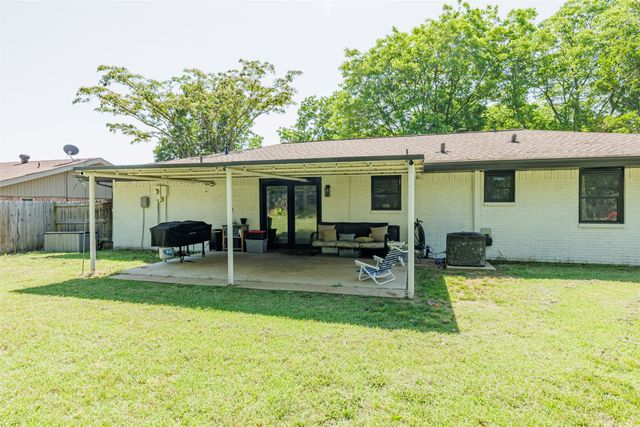 405 Valcik, Decatur, TX 76234