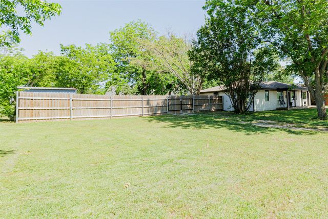 405 Valcik, Decatur, TX 76234