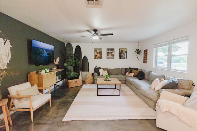 405 Valcik, Decatur, TX 76234