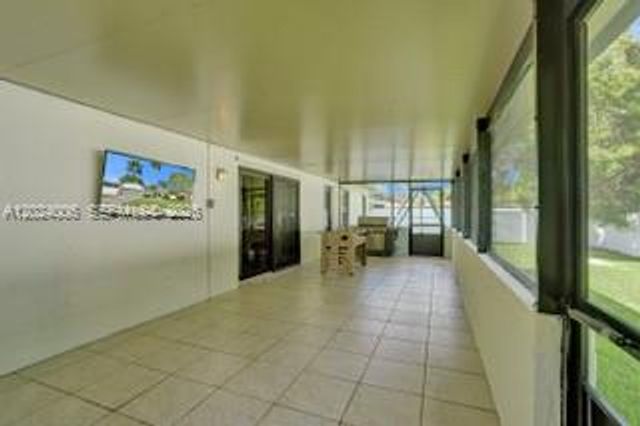 1020 SW 124th Way, Davie, FL 33325