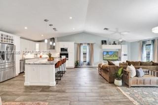 1020 SW 124th Way, Davie, FL 33325