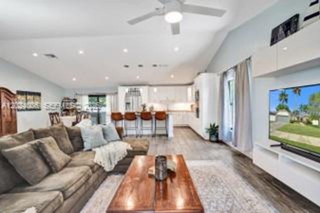 1020 SW 124th Way, Davie, FL 33325