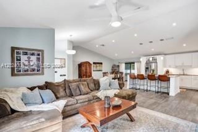 1020 SW 124th Way, Davie, FL 33325