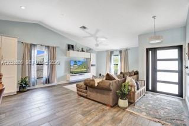 1020 SW 124th Way, Davie, FL 33325