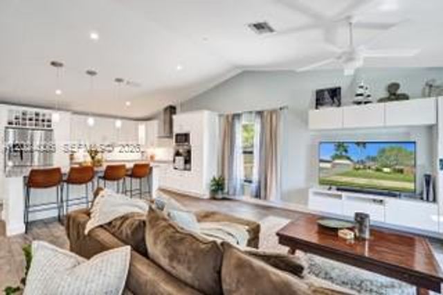 1020 SW 124th Way, Davie, FL 33325