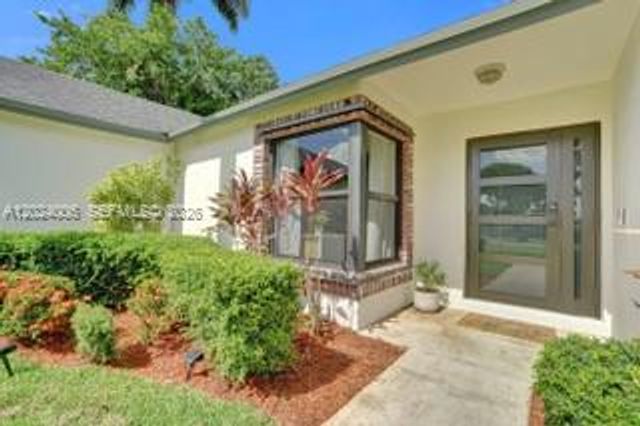 1020 SW 124th Way, Davie, FL 33325