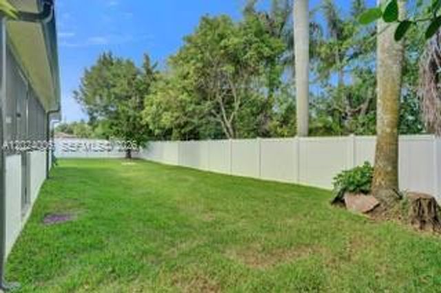 1020 SW 124th Way, Davie, FL 33325