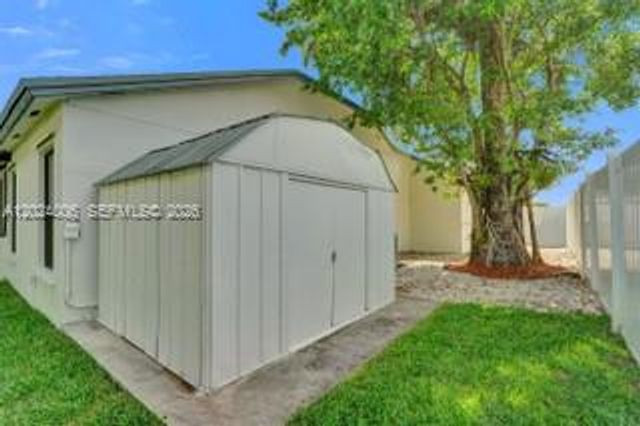 1020 SW 124th Way, Davie, FL 33325