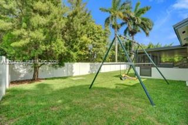 1020 SW 124th Way, Davie, FL 33325