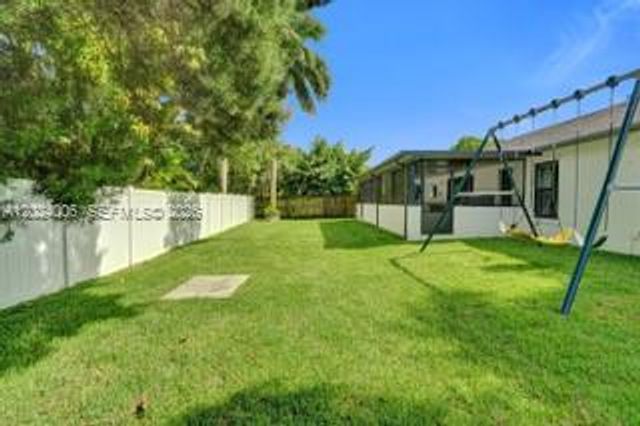 1020 SW 124th Way, Davie, FL 33325