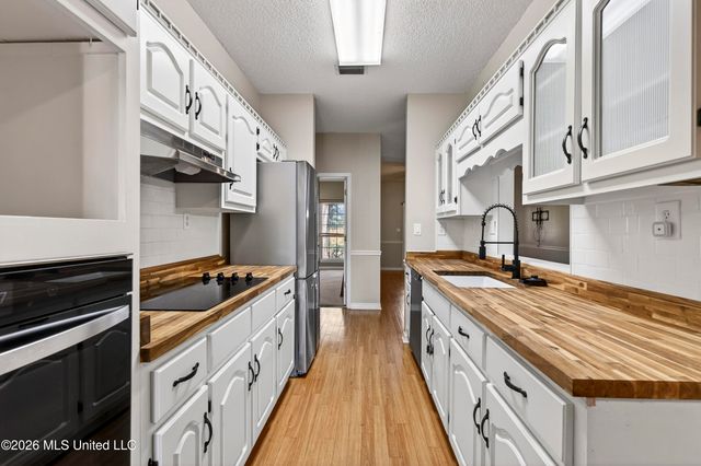 1500 Deer Street, Ocean Springs, MS 39564