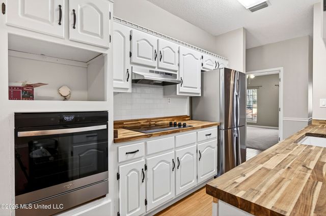 1500 Deer Street, Ocean Springs, MS 39564